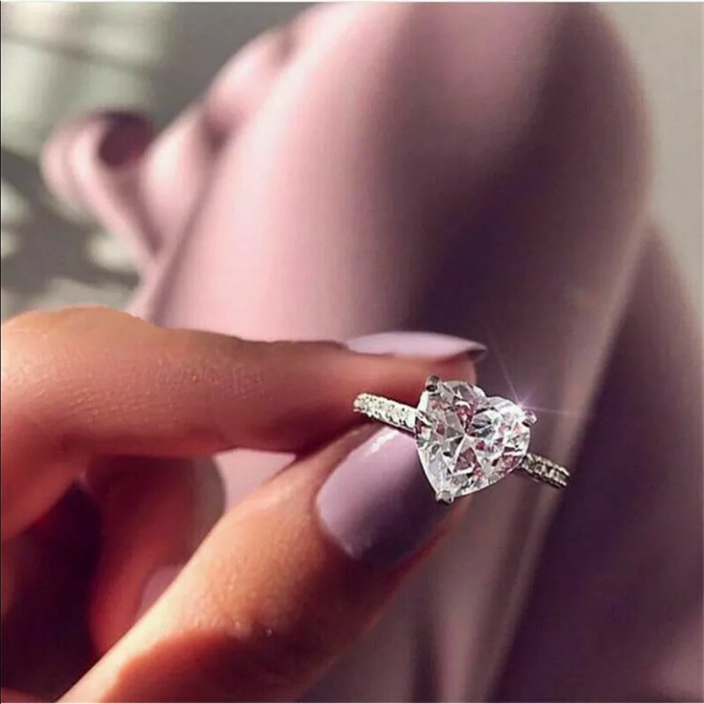 Silver white sapphire heart ring - Picture 2 of 7